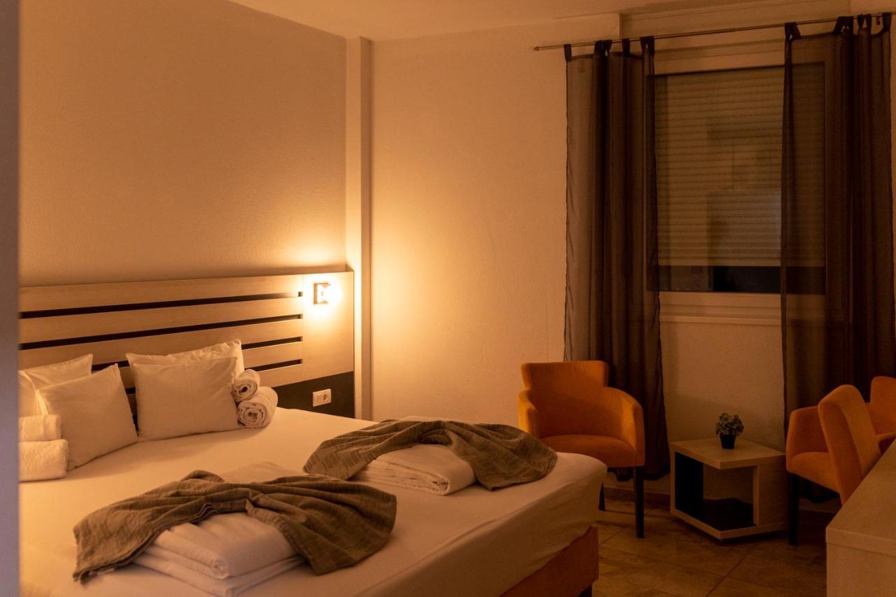 Garni Hotel 11Tica Dm Újvidék Kültér fotó