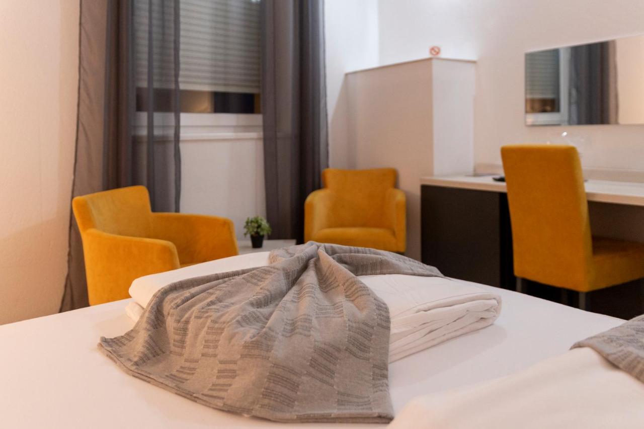 Garni Hotel 11Tica Dm Újvidék Kültér fotó