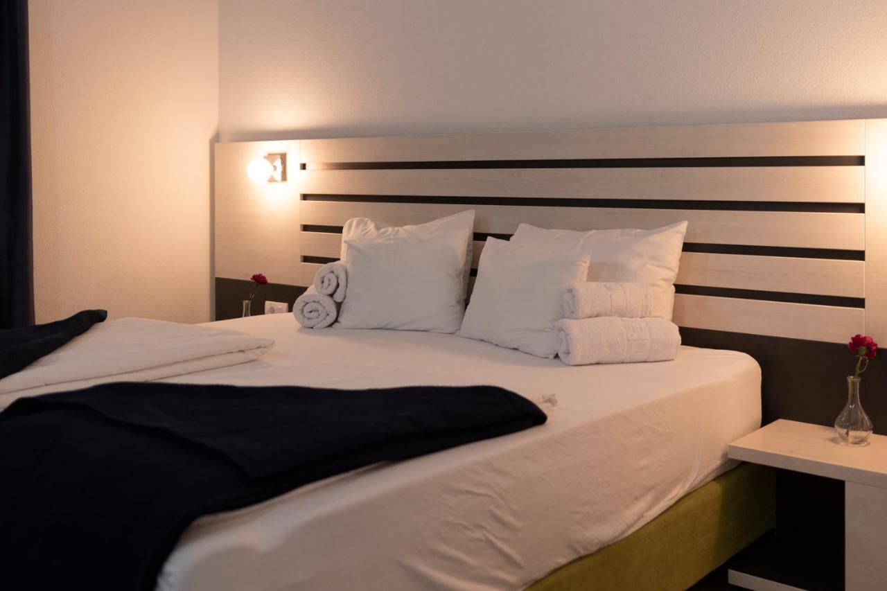 Garni Hotel 11Tica Dm Újvidék Kültér fotó