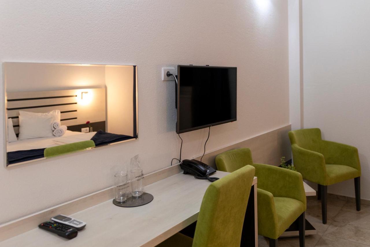 Garni Hotel 11Tica Dm Újvidék Kültér fotó