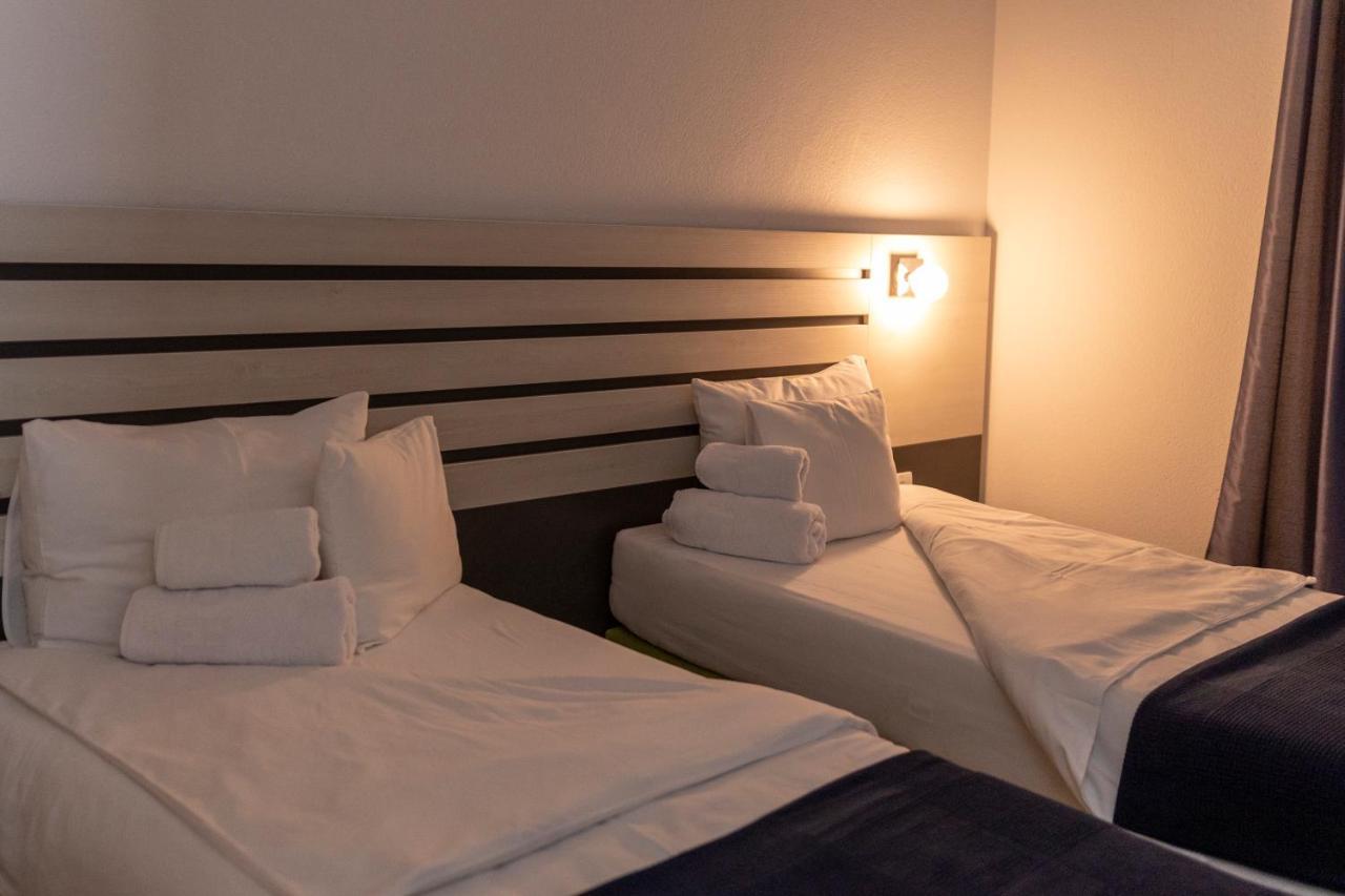 Garni Hotel 11Tica Dm Újvidék Kültér fotó