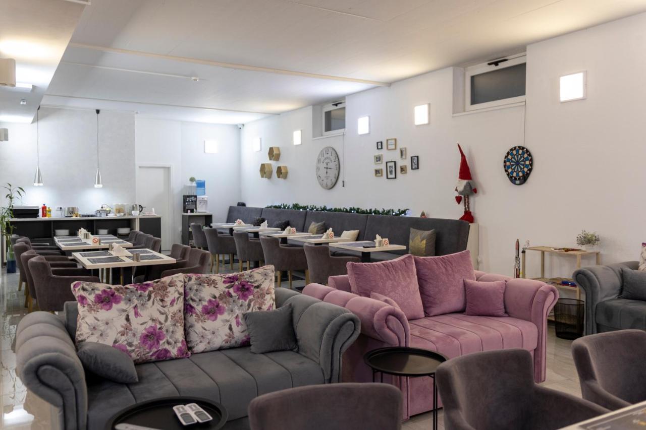 Garni Hotel 11Tica Dm Újvidék Kültér fotó