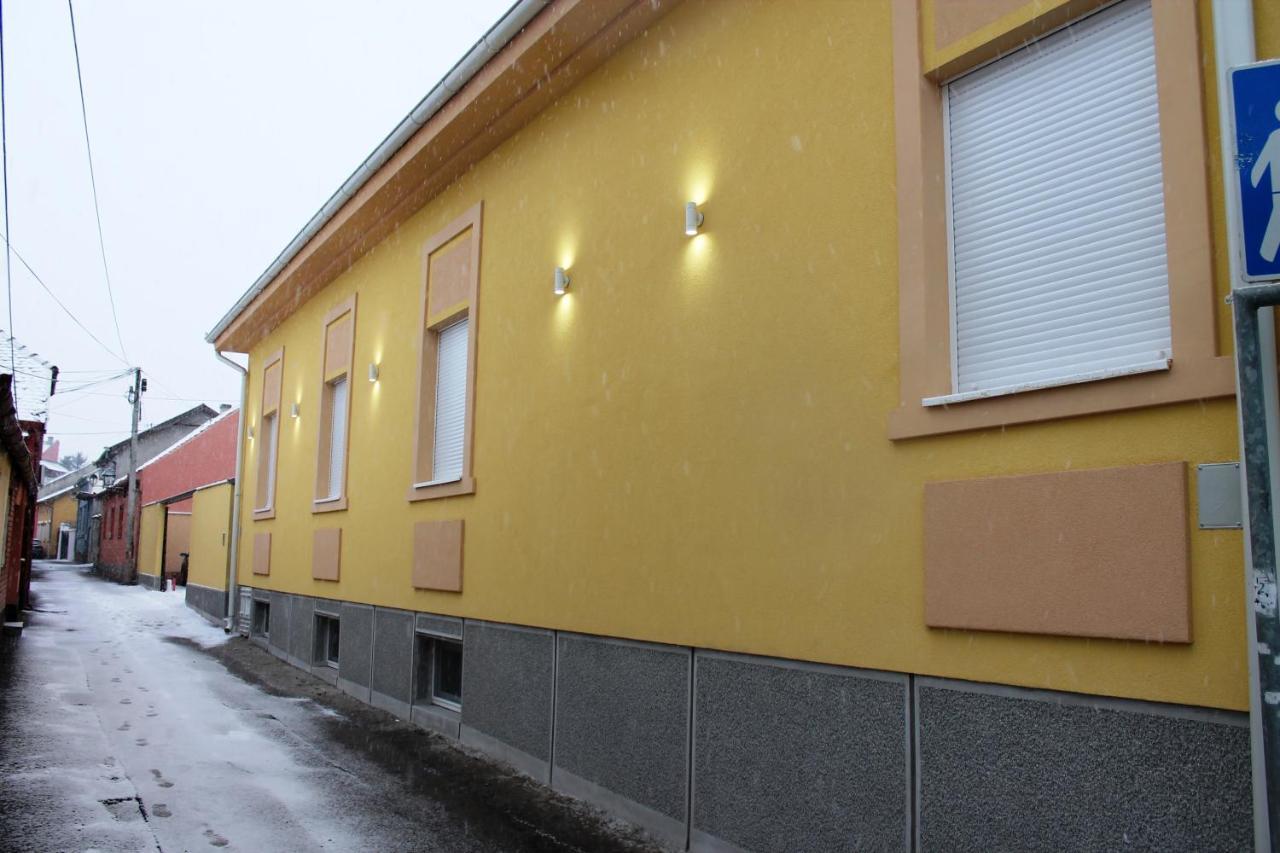 Garni Hotel 11Tica Dm Újvidék Kültér fotó