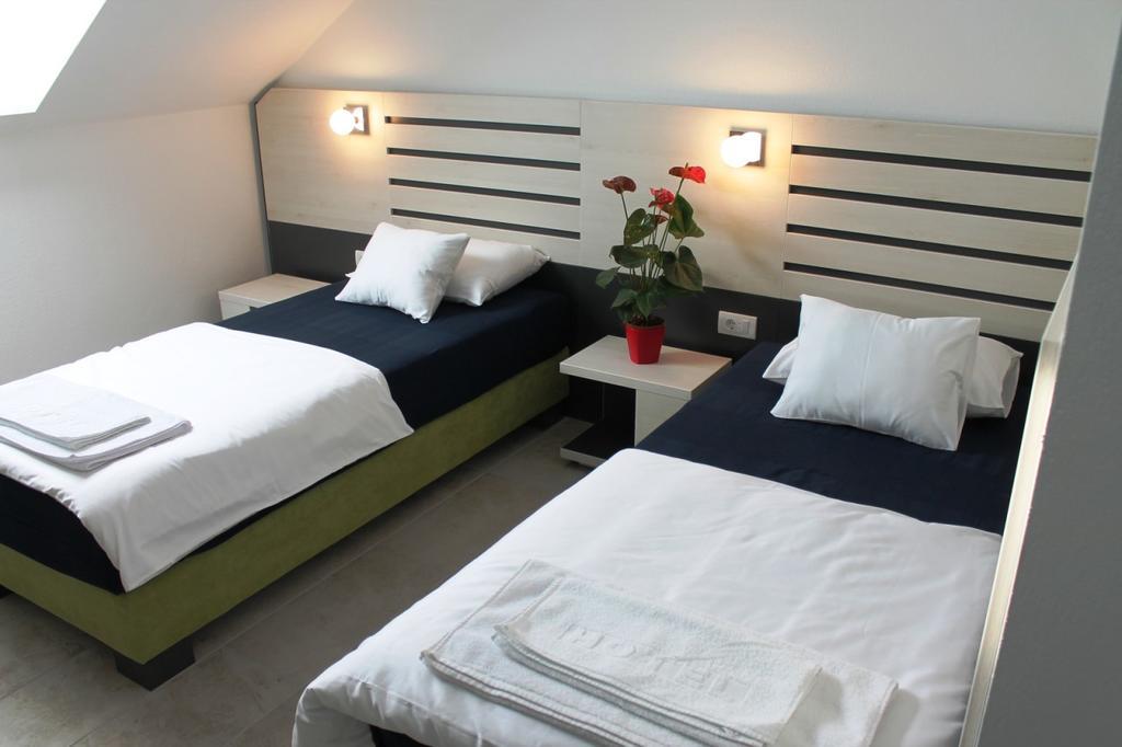 Garni Hotel 11Tica Dm Újvidék Kültér fotó
