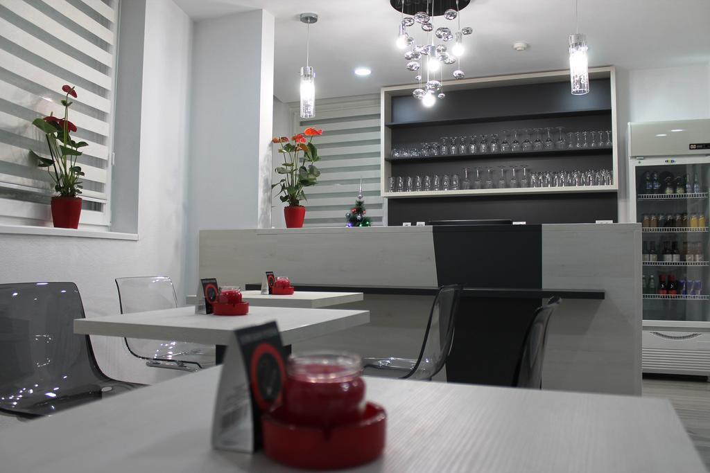 Garni Hotel 11Tica Dm Újvidék Kültér fotó
