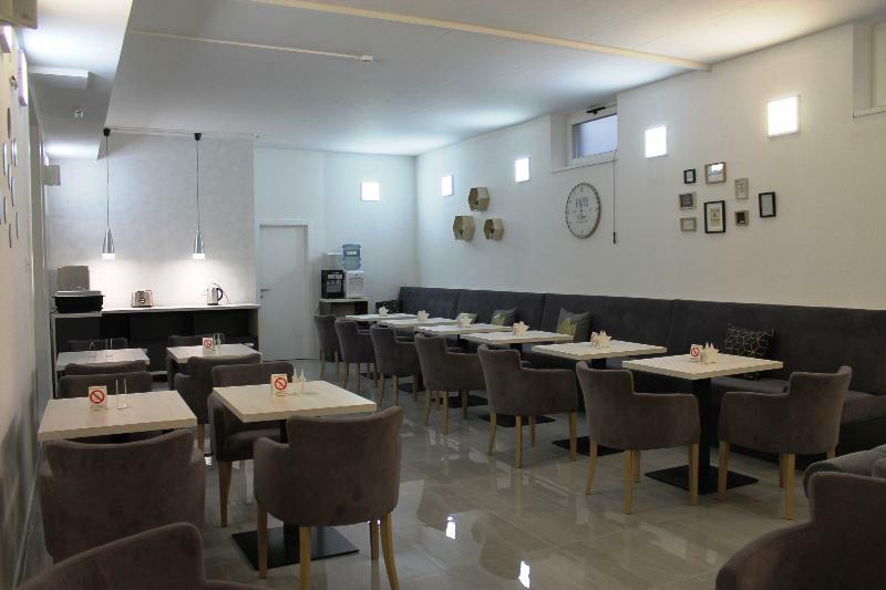 Garni Hotel 11Tica Dm Újvidék Kültér fotó