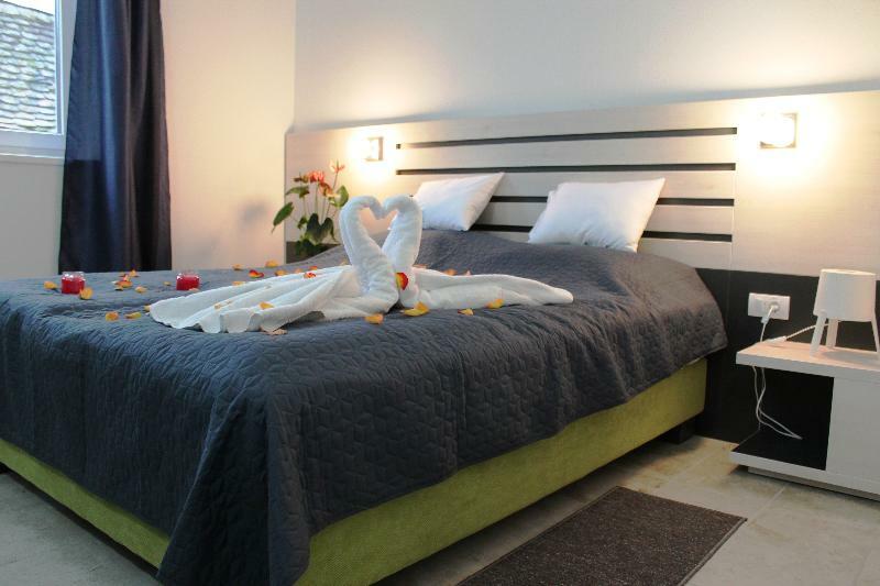 Garni Hotel 11Tica Dm Újvidék Kültér fotó