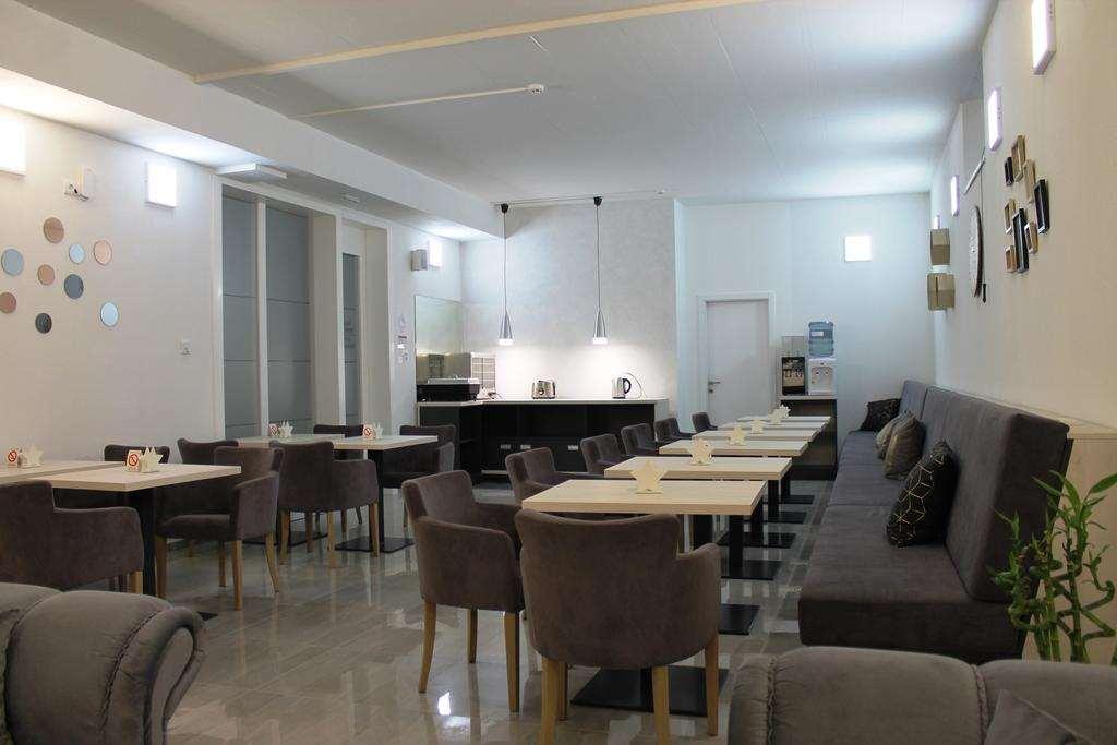 Garni Hotel 11Tica Dm Újvidék Étterem fotó