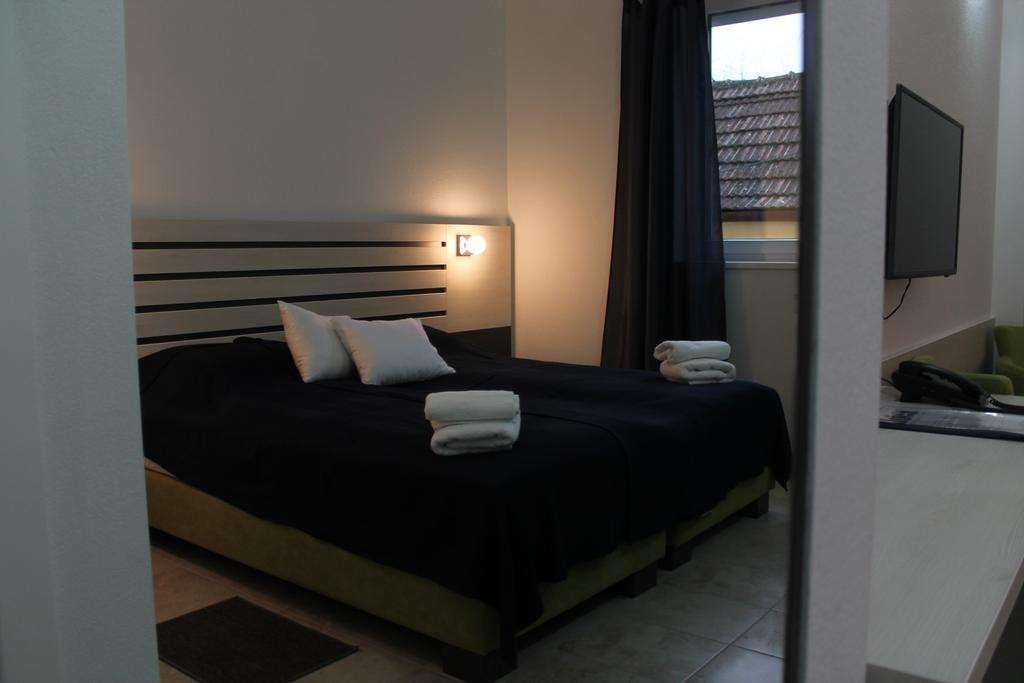 Garni Hotel 11Tica Dm Újvidék Szoba fotó